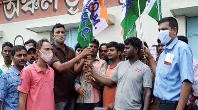 Minimum 300 BJP worker joins TMC in Sainthia ।Sangbad Pratidin