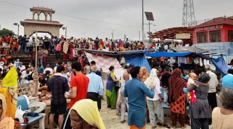 Flouting Covid Norms, People Gather In UP's Hapur For Holy Dip In Ganga | Sangbad Pratidin