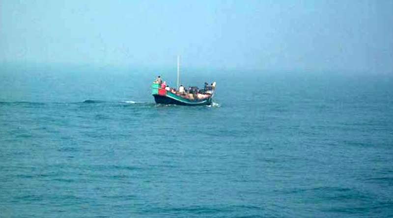 Some fisherman missing due to trawler turned over in Bakkhali । Sangbad Pratidin