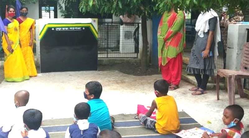 Kalna tutors organize Open air classes for local students in COVID-19 situation | Sangbad Pratidin