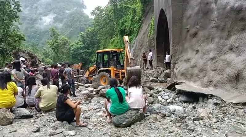 A labour died of landslide at tunnel near Kalimpong । Sangbad Pratidin