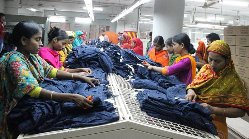 Bangladesh: factories open amidst Lockdown, employees rush to join work | Sangbad Pratidin