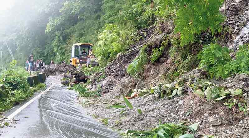 Relentless rainfall triggers more landslides in NH 10 । Sangbad Pratidin