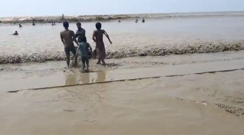 Digha's sea water turns black, feared tourist dosen't takes bath । Sangbad Pratidin