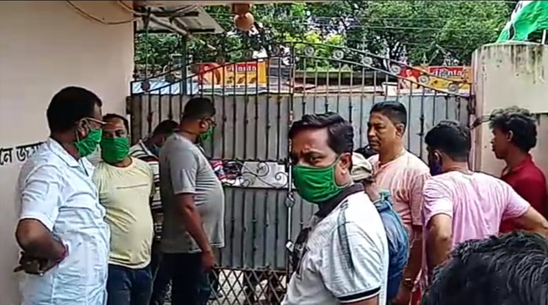 Trinamool MLA held hostage at Hawrah housing complex | Sangbad Pratidin