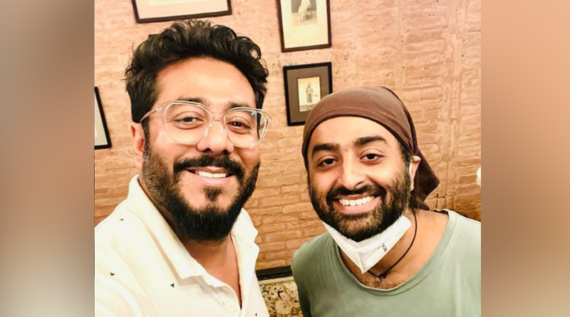 Raj Chakraborty clicked picture with Arijit singh in Murshidabad | Sangbad Pratidin
