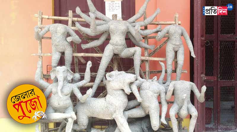 Four century old Durga Puja at Barasat attracts score of devotees । Sangbad Pratidin