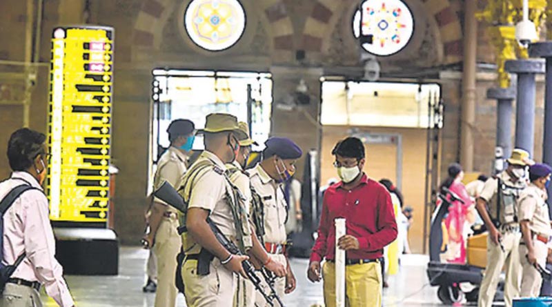 Mumbai on high alert, security beefed up at railway stations। Sangbad Pratidin