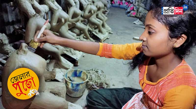 Durga Puja 2021: Daughter of idol maker at Raigunj has to find work outside Bengal despite having factory inhouse | Sangbad Pratidin