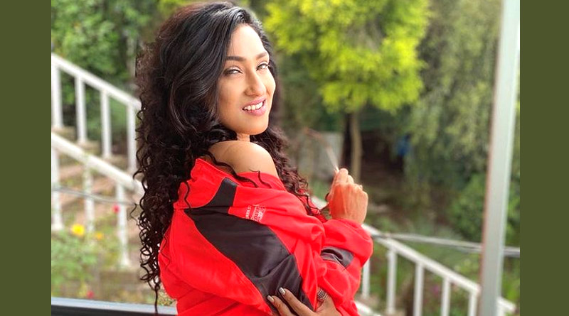 Rituparna Sengupta looks hot in Gym Wear