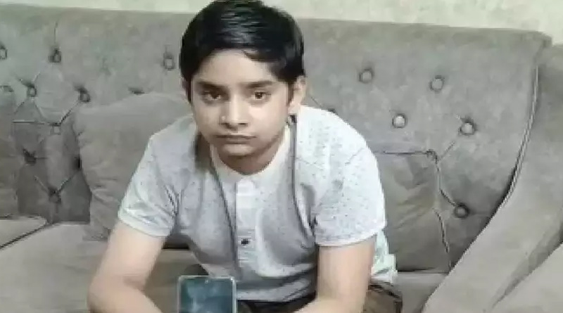14 year UP boy in trouble as internet data flies away as soon as he goes mobile in his hand। Sangbad Pratidin