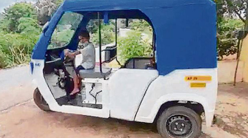 8year of boy becomes toto driver to earn for his family | Sangbad Pratidin