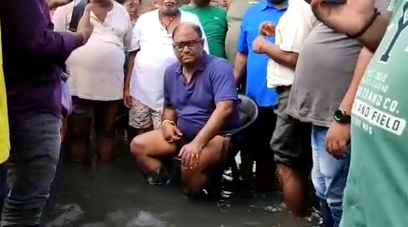 Howrah TMC legislator stages protest as heavy rains wrecks havoc । Sangbad Pratidin