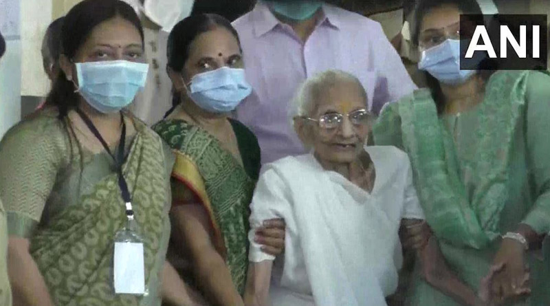 PM Narendra Modi's mother Heeraben casts her vote for Gandhinagar civic polls। Sangbad Pratidin