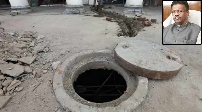 An auto driver dies after falling manhole in Dum Dum । Sangbad Pratidin
