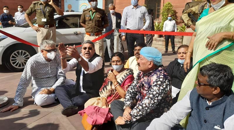 Rare incident: TMC MPs sit for protest infront of Ministry of Home Affairs seeking appoinment of Amit Shah | Sangbad Pratidin