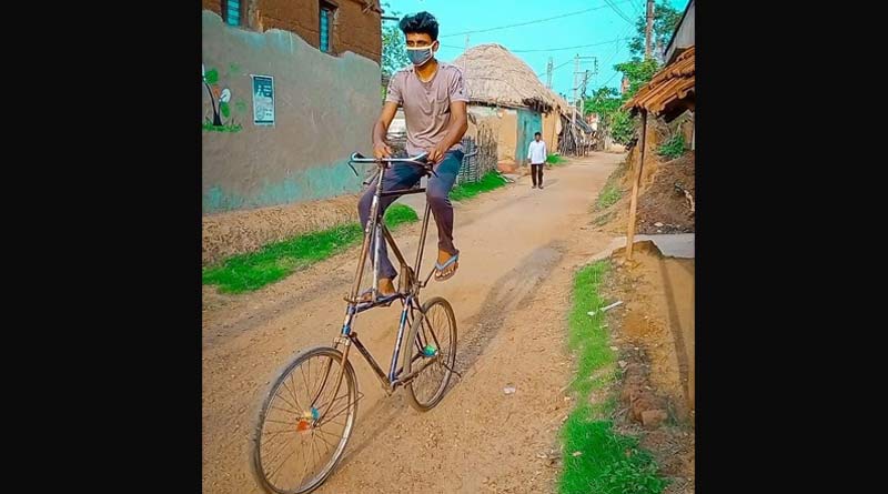 Bankura man makes giant cycle, people amazed । Sangbad Pratidin