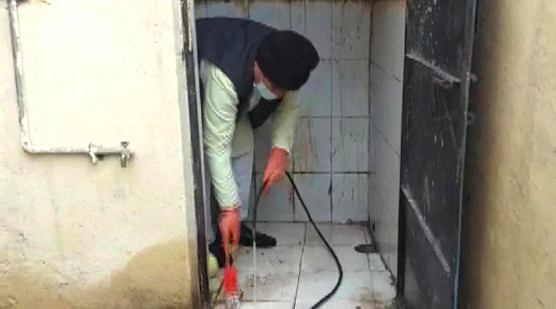 MP Minister cleans dirty toilet in Govt School on girl student's Complain | Sangbad Pratidin