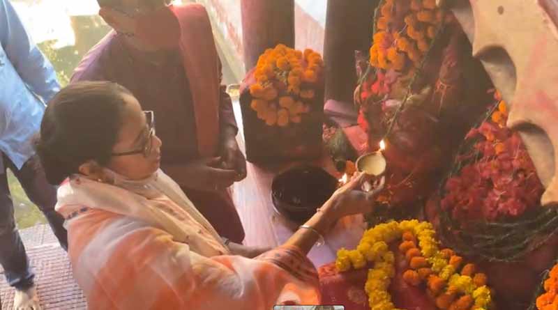 WB CM Mamata Banerjee offers prayer to Kamakhya Temple | Sangbad Pratidin