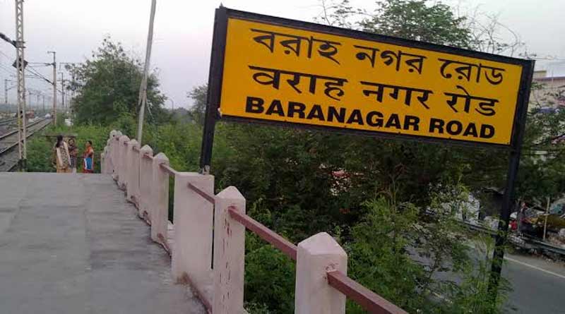 A man fall into railway track in Baranagar Road station । Sangbad Pratidin