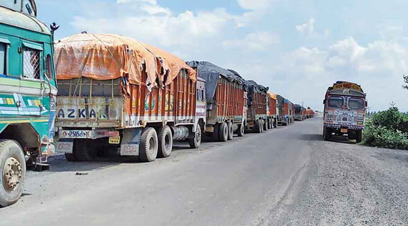 BSF warns Many drivers traveling across the border have fake driving licenses | Sangbad Pratidin