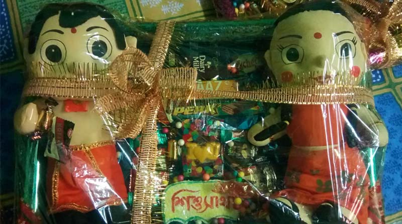 TMC leader decorate son's marriage tattwa with name of Mamata Banerjee's government project | Sangbad Pratidin