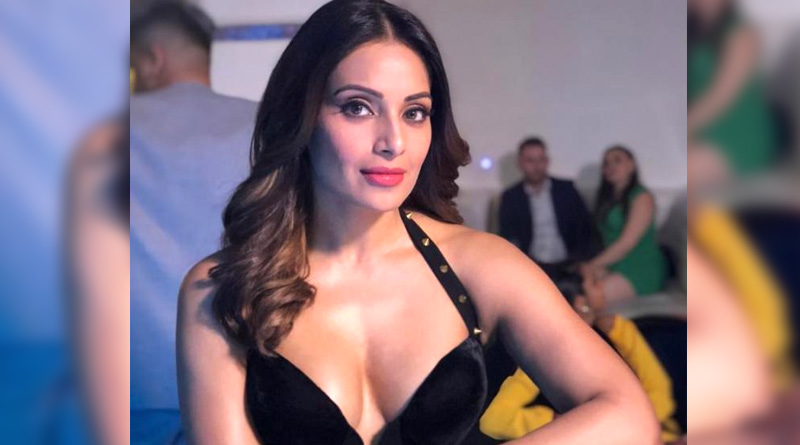 Bipasha Basu shares the glimpses of her daughter while breast feeding | Sangbad Pratidin