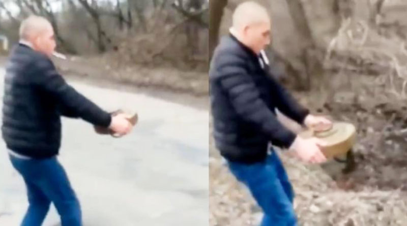 Ukrainian man removes landmine with bare hands | Sangbad Pratidin