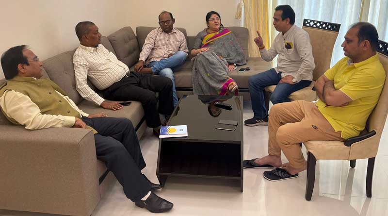 MP Locket Chatterjee meets BJP dissenters । Sangbad Pratidin