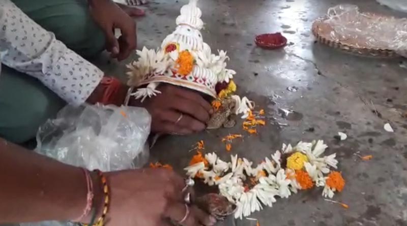 Unique wedding of frogs organised by locals in Arambag to appease rain gods । Sangbad Pratidin
