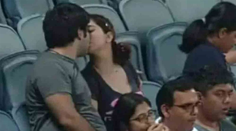 IPl Camera man viral pic of spectators couple kissing | Sangbad Pratidin
