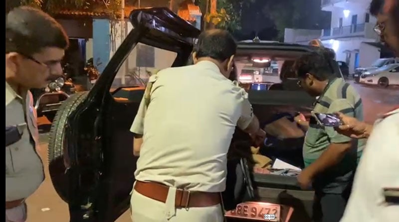 Money smuggling at poultry car, four arrested in Asansol during Naka checking | Sangbad Pratidin