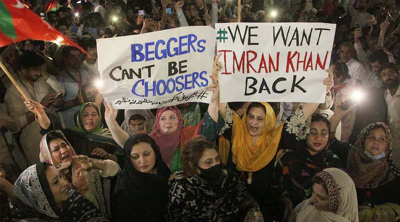 Pakistan on the boil as Imran Khan's 'march to chaos' continues | Sangbad Pratidin