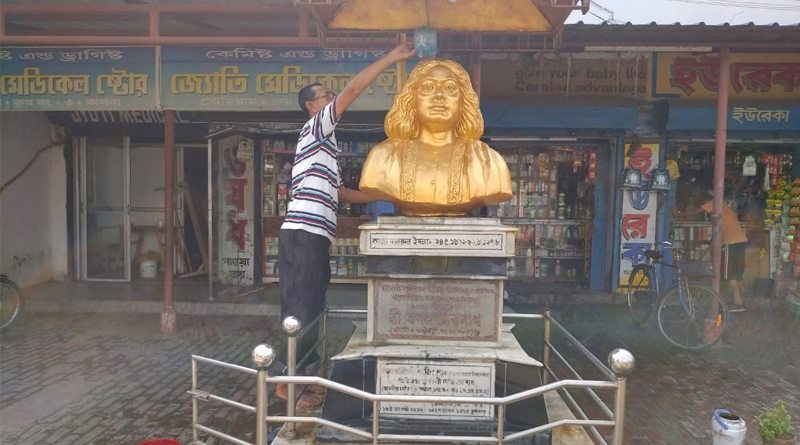 Here is how this Kalna teacher pays homage to poet Nazrul Islam | Sangbad Pratidin