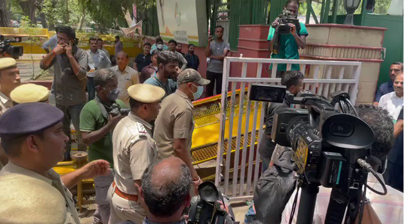 Congress leaders Slams Cops For Barging Into Headquarters | Sangbad Pratidin