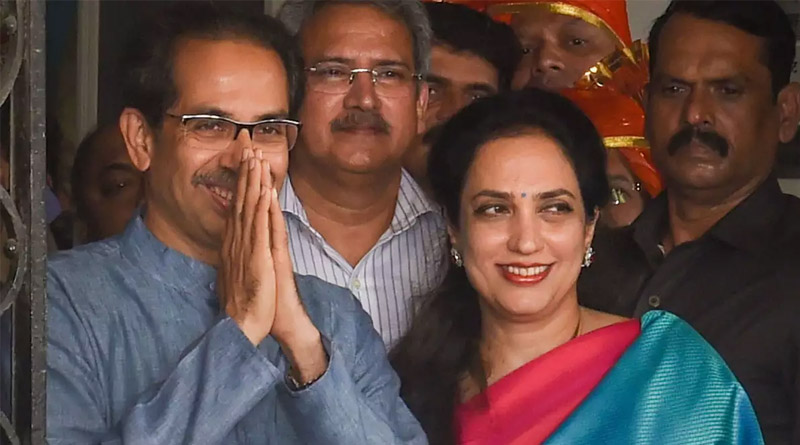 Maharastra Crisis: Uddhav's wife Rashmi steps into Maha talks, contacts wives of rebels | Sangbad Pratidin