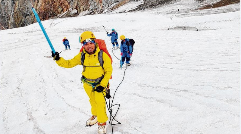 Six Bengali mountaineers summitted Lady of Keylong | Sangbad Pratidin