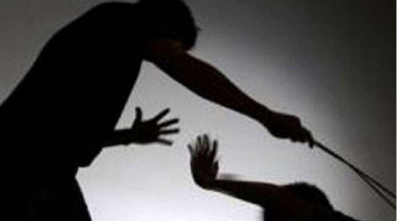 Muslim youth beaten for visiting temple, distributing fruits and water to Kanwariyas at UP | Sangbad Pratidin