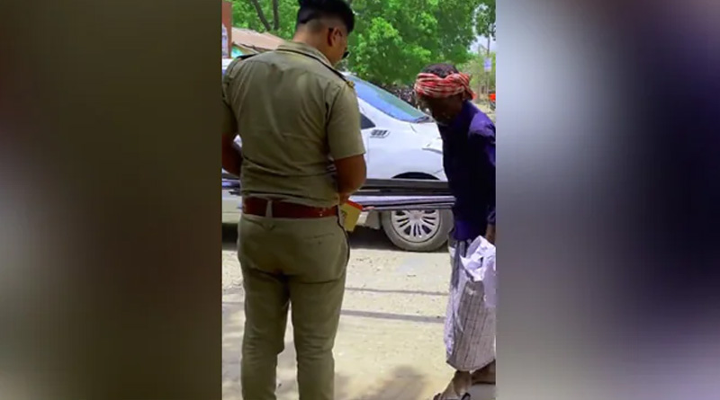 UP Policeman Gifting Brand New Slippers To Cart Puller | Sangbad Pratidin