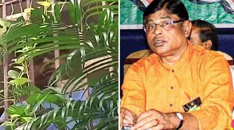 Former board of primary education chairman Manik Bhattacharya appears before media at his Jadavpur residence । Sangbad Pratidin