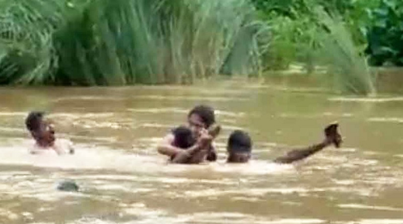A Woman in Andhra Pradesh Wades Through River to Write Exam | Sangbad Pratidin