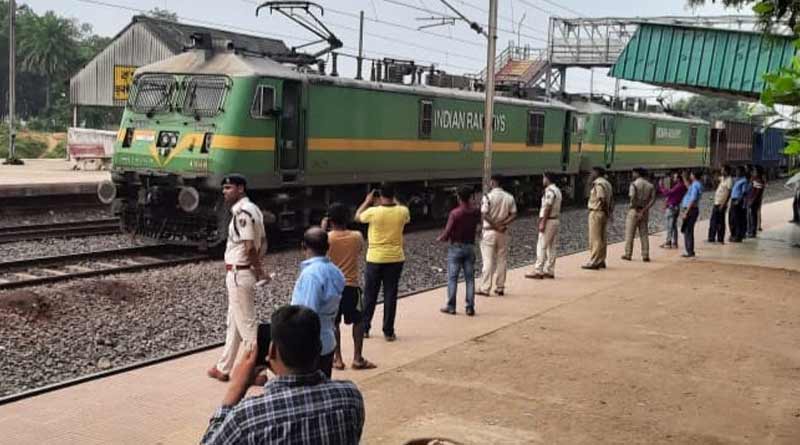 Train service normal after withdraw of Kurmi's agitation । Sangbad Pratidin