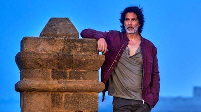 Akshay Kumar wins hearts as he removes his shoes before singing ‘Ram Setu’ anthem | Sangbad Pratidin