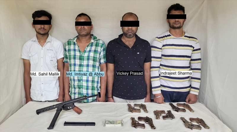 Four people arrests in arms recovers case in North Kolkata's Sinthi । Sangbad Pratidin