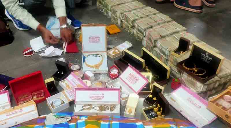2 crore cash recovered from Howrah | Sangbad Pratidin