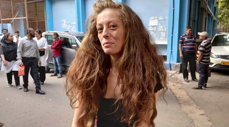 Stuck by cupid French woman in court to support Bengal man । Sangbad Pratidin