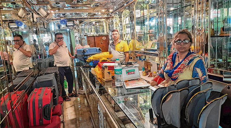 Jewellery shops closed at Bowbazar due to landslide | Sangbad Pratidin