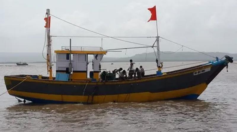 Traller carrying coal for smuggling seized in Sunderbans, 7 detained | Sangbad Pratidin