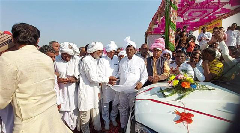Rohtak villagers gift Rupees 2 crore 11 lakh and a SUV to a man who lost sarpanch election | Sangbad Pratidin