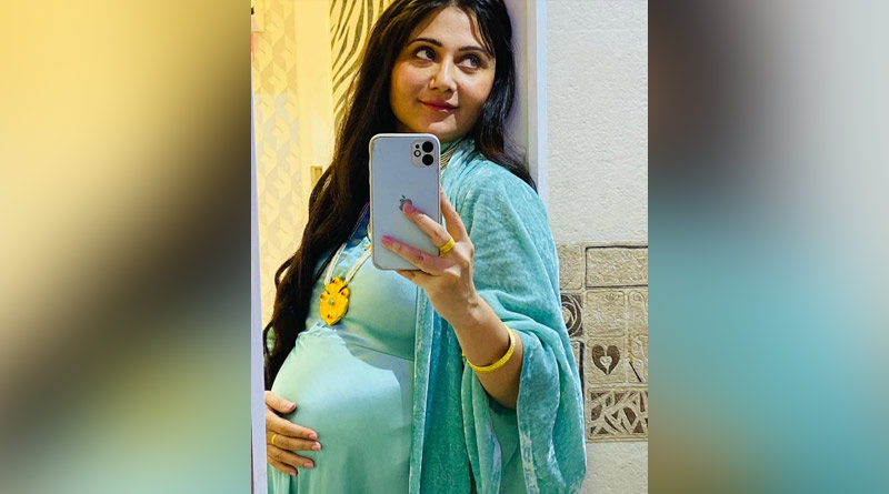 Actress Swastika Mukherjee shares image looking like pregnant woman, creates buzz in social media। Sangbad Pratidin